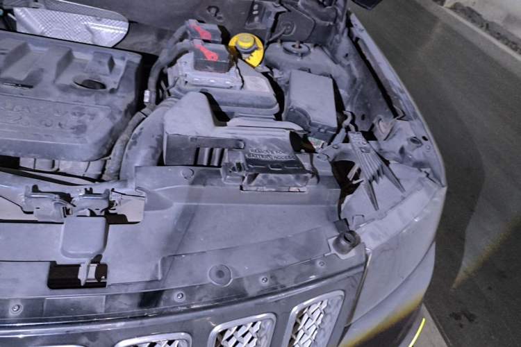 Used Jeep Compass 2014 2.0L two-wheel drive luxury version Engine Bay Left