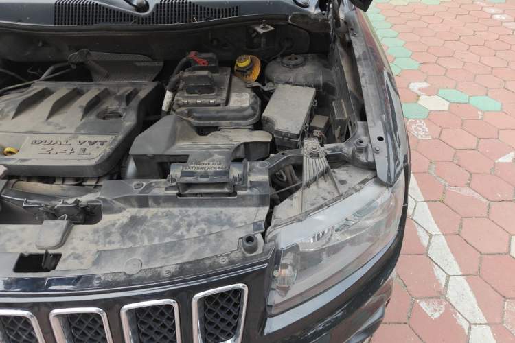 Used Jeep Compass 2014 Revised Version 2.4L Four-Wheel Drive Comfort Edition Engine Bay Left