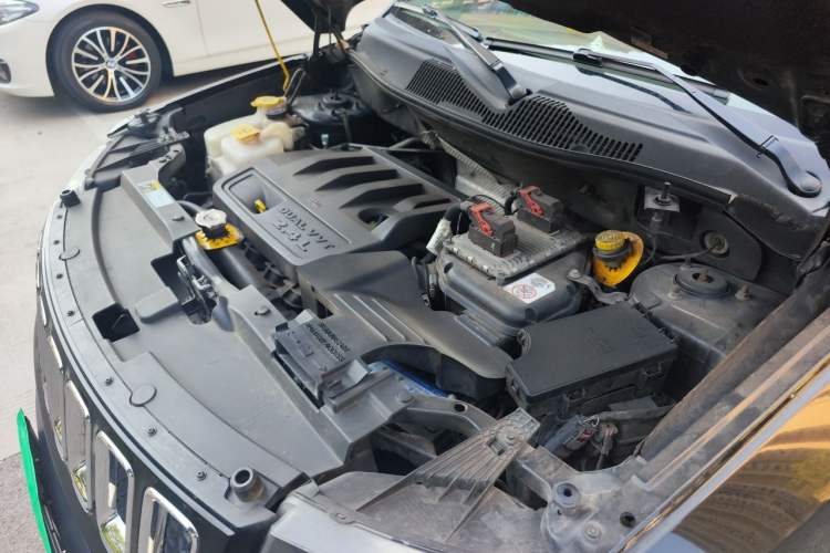 Used Jeep Compass 2014 2.4L Four-Wheel Drive Serpentine Collection Edition Engine Bay Left