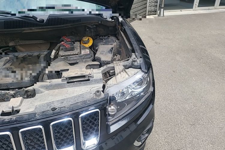 Used Jeep Compass 2014 Revised Version 2.4L Four-Wheel Drive Luxury Edition Engine Bay Left