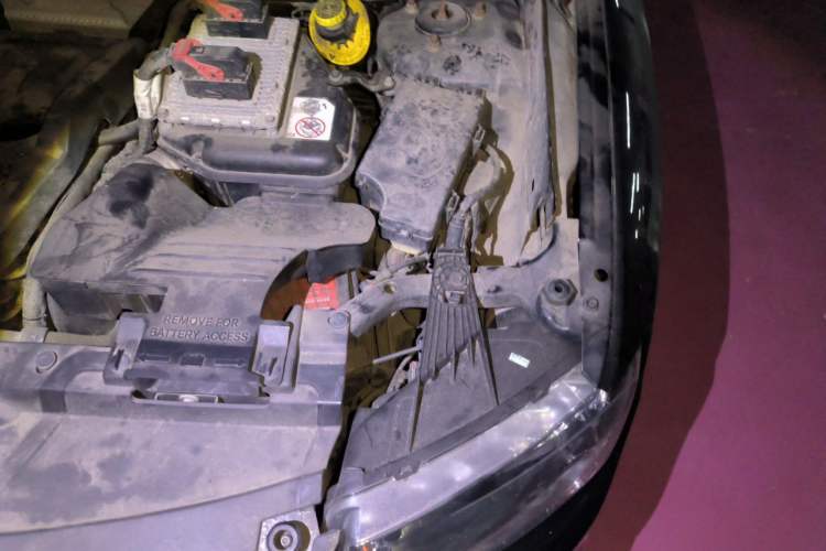 Used Jeep Compass 2014 2.4L four-wheel drive sport version Engine Bay Left