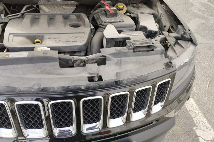 Used Jeep Compass 2014 2.0L two-wheel drive sport version Engine Bay Left