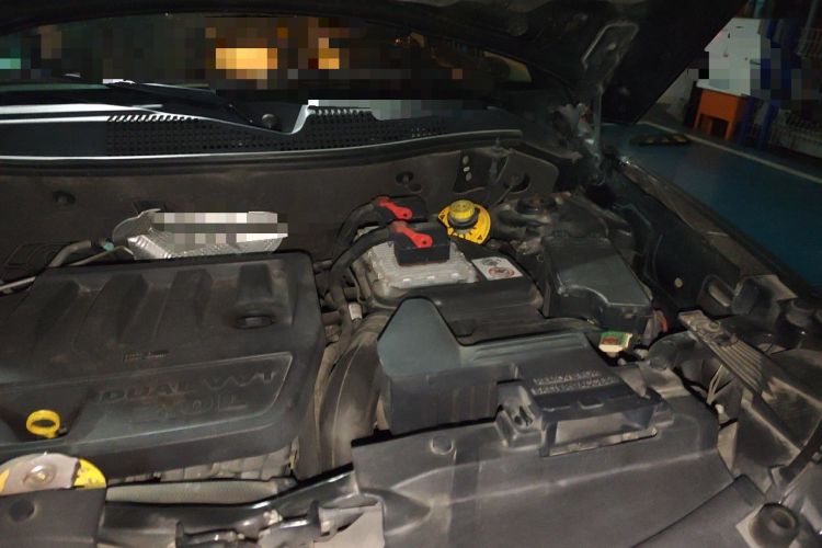 Used Jeep Compass 2014 2.0L two-wheel drive luxury version Engine Bay Left