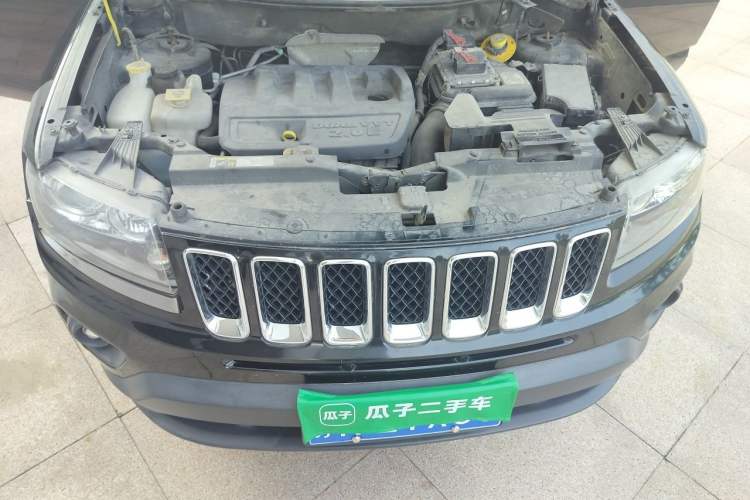 Used Jeep Compass 2014 2.0L two-wheel drive sport version Engine Bay