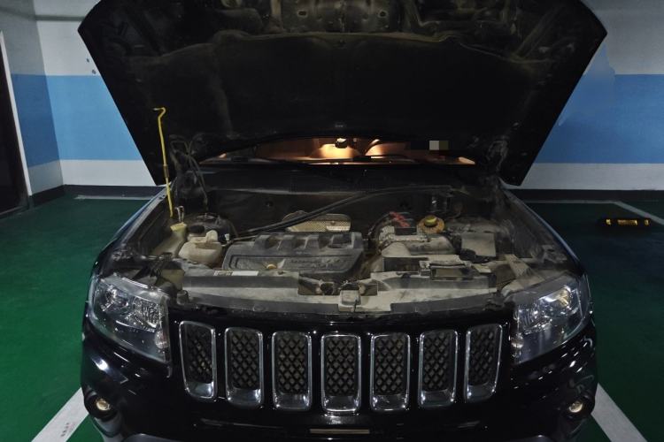 Used Jeep Compass 2014 Revised Version 2.0L Two-Wheel Drive Entry-Level Edition Engine Bay