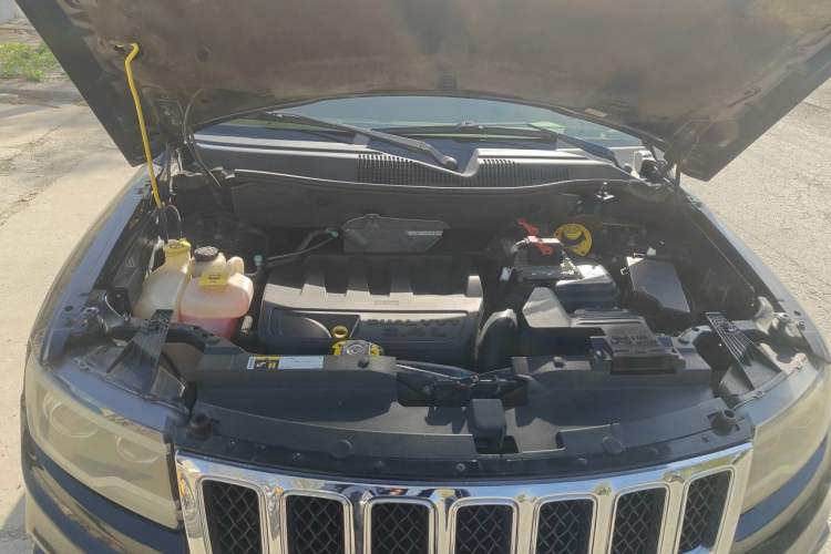 Used Jeep Compass 2014 Revised Version 2.4L Four-Wheel Drive Comfort Edition Engine Bay