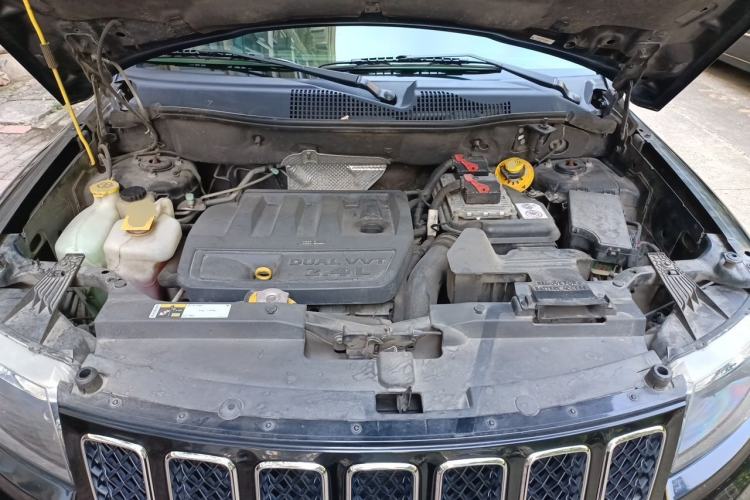 Used Jeep Compass 2014 Revised Version 2.4L Four-Wheel Drive Comfort Edition Engine Bay