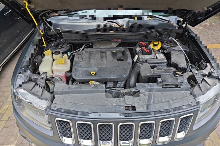 Used Jeep Compass 2014 Revised Version 2.4L Four-Wheel Drive Comfort Edition Engine Bay