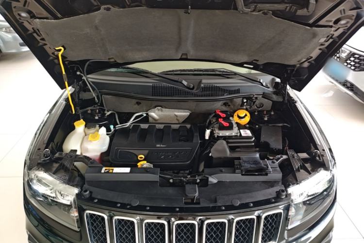 Used Jeep Compass 2014 Revised Version 2.4L Four-Wheel Drive Comfort Edition Engine Bay
