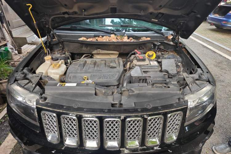 Used Jeep Compass 2014 2.0L two-wheel drive luxury version Engine Bay
