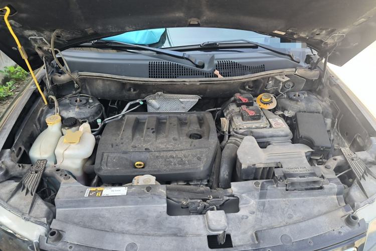 Used Jeep Compass 2014 2.0L two-wheel drive sport version Engine Bay