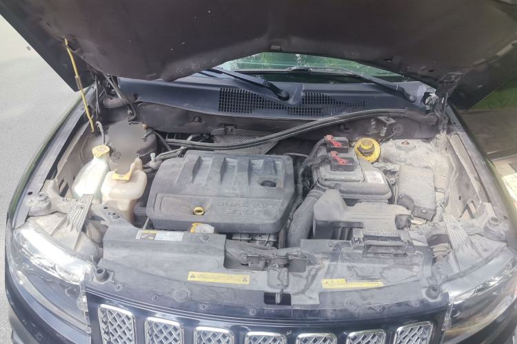 Used Jeep Compass 2014 2.0L two-wheel drive luxury version Engine Bay