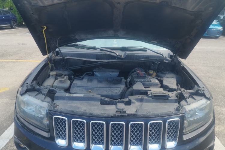 Used Jeep Compass 2014 2.0L two-wheel drive luxury version Engine Bay