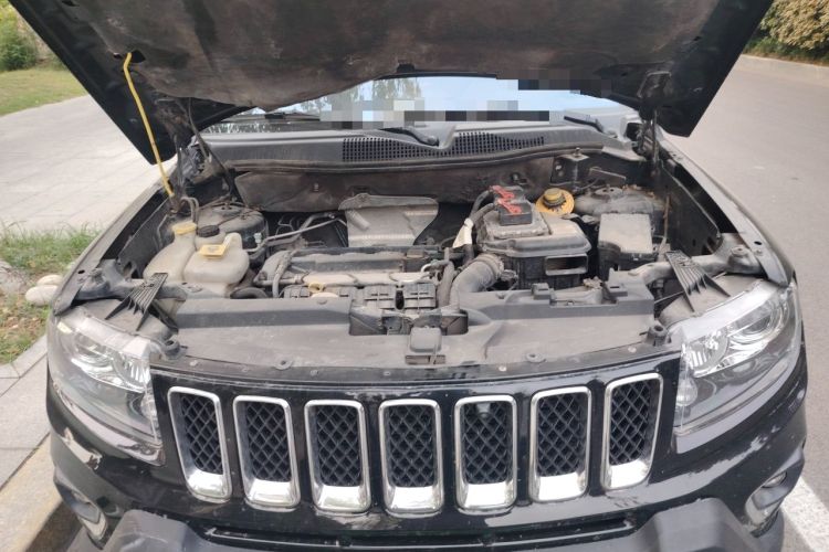 Used Jeep Compass 2014 Revised Version 2.0L Two-Wheel Drive Elite Edition Engine Bay