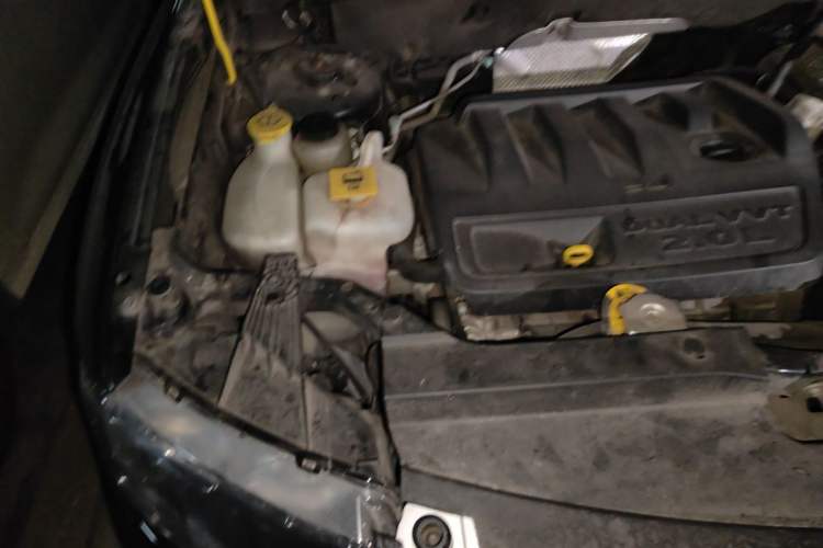 Used Jeep Compass 2014 2.0L two-wheel drive luxury version Engine Bay Right