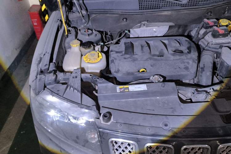 Used Jeep Compass 2014 2.0L two-wheel drive luxury version Engine Bay Right