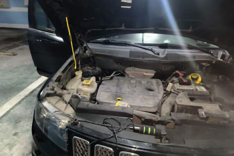 Used Jeep Compass 2014 Revised Version 2.0L Two-Wheel Drive Elite Edition Engine Bay Right
