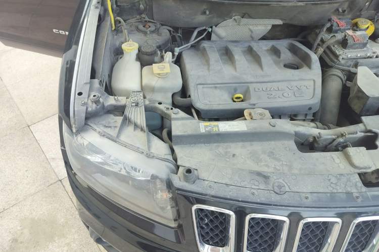 Used Jeep Compass 2014 2.0L two-wheel drive sport version Engine Bay Right
