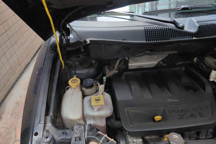 Used Jeep Compass 2014 2.4L four-wheel drive luxury version Engine Bay Right