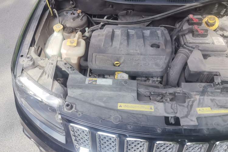 Used Jeep Compass 2014 2.0L two-wheel drive luxury version Engine Bay Right