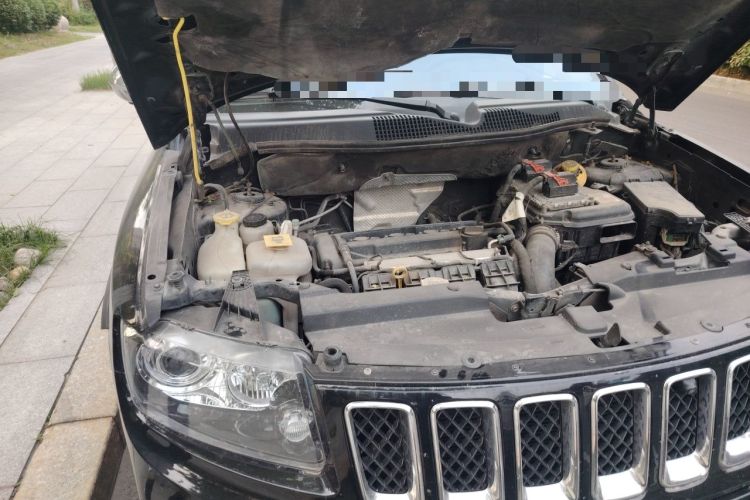 Used Jeep Compass 2014 Revised Version 2.0L Two-Wheel Drive Elite Edition Engine Bay Right