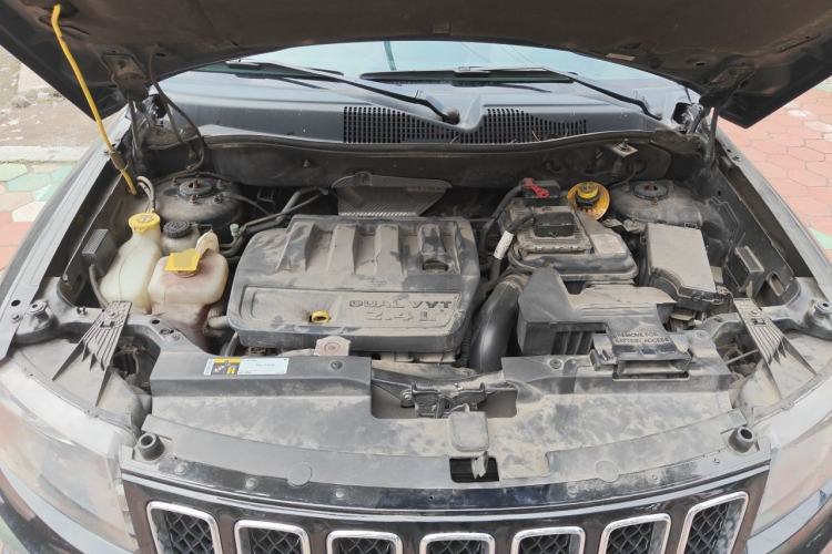 Used Jeep Compass 2014 Revised Version 2.4L Four-Wheel Drive Comfort Edition Engine Bay