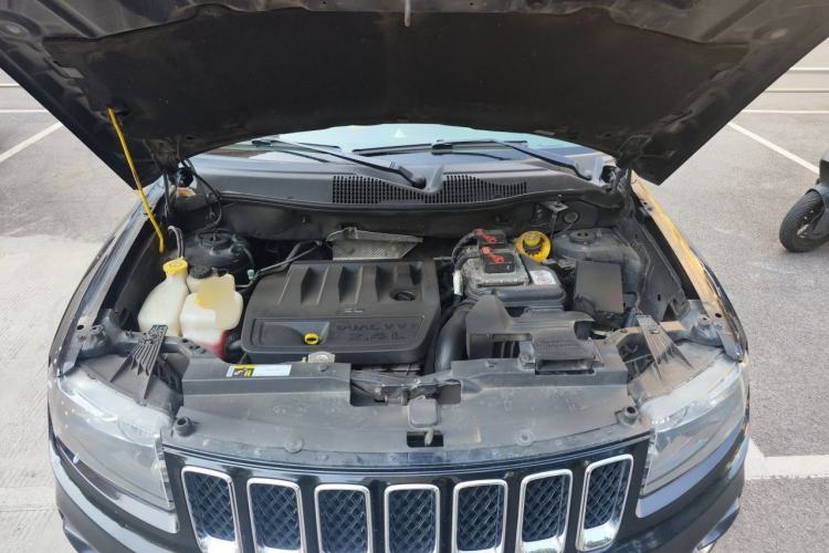 Used Jeep Compass 2014 2.4L Four-Wheel Drive Serpentine Collection Edition Engine Bay