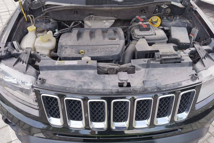 Used Jeep Compass 2014 2.4L four-wheel drive sport version Engine Bay