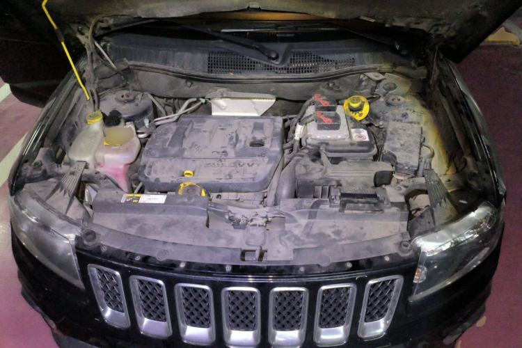 Used Jeep Compass 2014 2.4L four-wheel drive sport version Engine Bay
