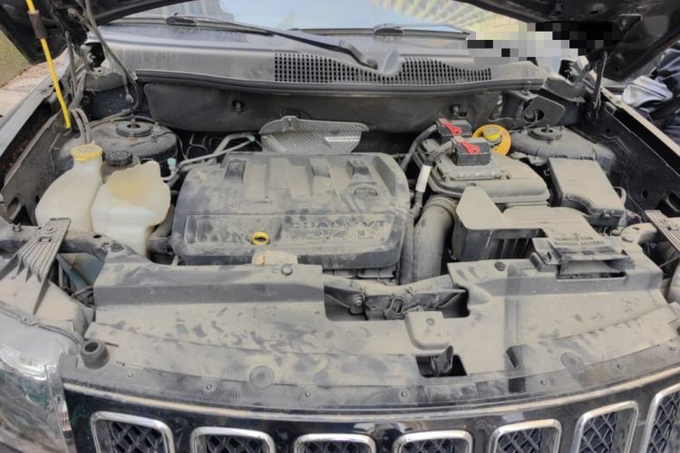 Used Jeep Compass 2014 Revised Version 2.4L Four-Wheel Drive Comfort Edition Engine Bay