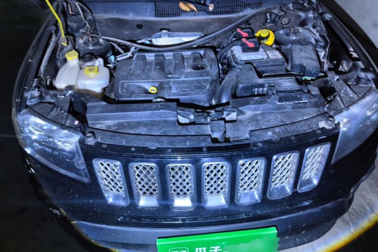 Used Jeep Compass 2014 2.4L four-wheel drive luxury navigation version Engine Bay