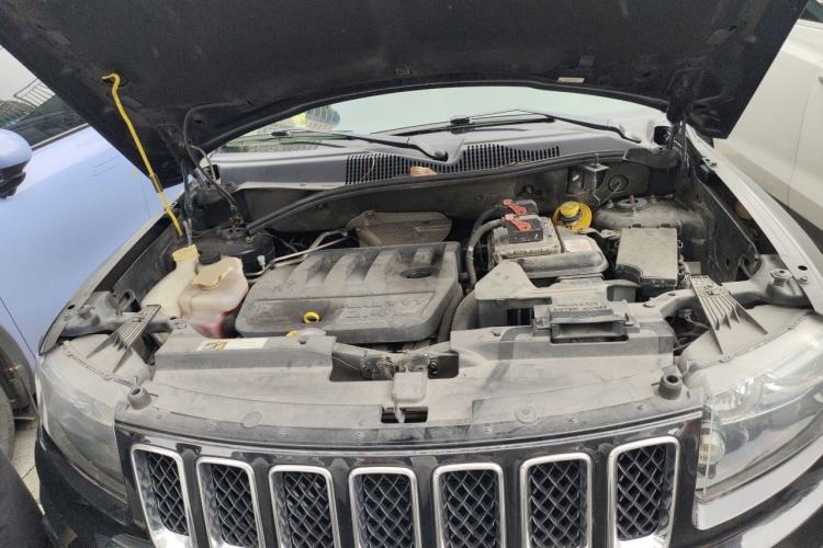 Used Jeep Compass 2014 Revised Version 2.4L Four-Wheel Drive Comfort Edition Engine Bay