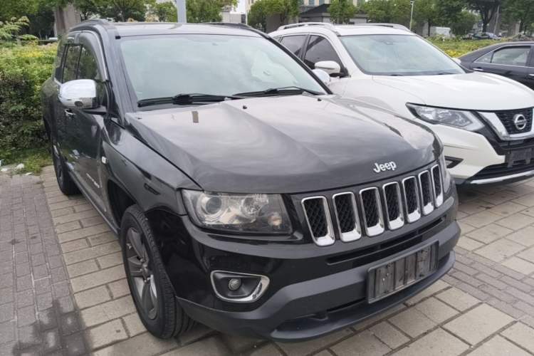 Used Jeep Compass 2014 Revised Version 2.4L Four-Wheel Drive Comfort Edition Front Right 45 Deg