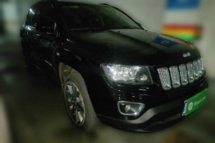 Used Jeep Compass 2014 2.0L two-wheel drive luxury version Front Right 45 Deg