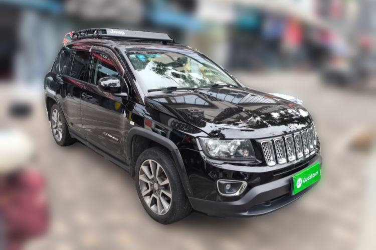 Used Jeep Compass 2014 2.4L four-wheel drive luxury version Front Right 45 Deg