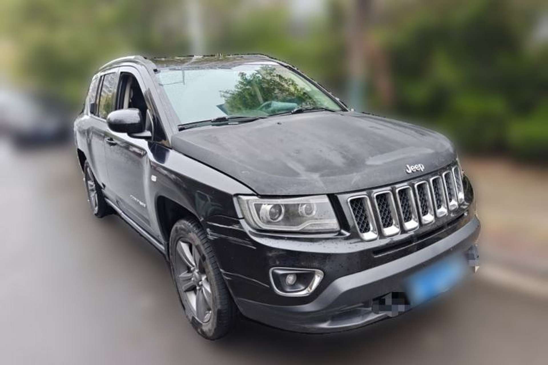 Used Jeep Compass 2014 2.4L four-wheel drive sport version Front Right 45 Deg