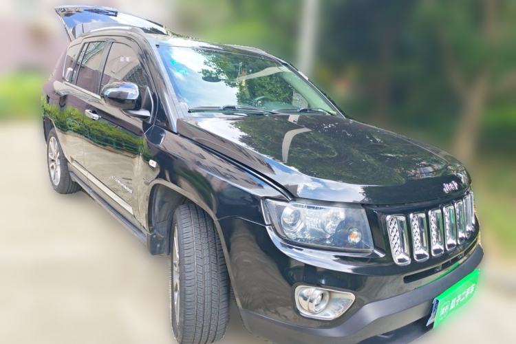 Used Jeep Compass 2014 Revised Version 2.0L Two-Wheel Drive Elite Edition Front Right 45 Deg