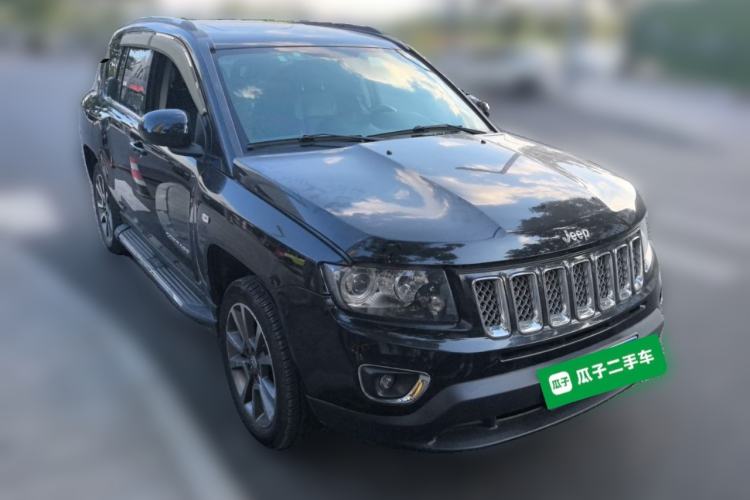 Used Jeep Compass 2014 2.0L two-wheel drive luxury version Front Right 45 Deg