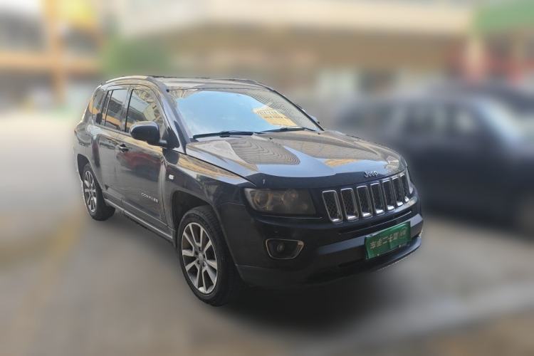 Used Jeep Compass 2014 2.4L four-wheel drive luxury version Front Right 45 Deg