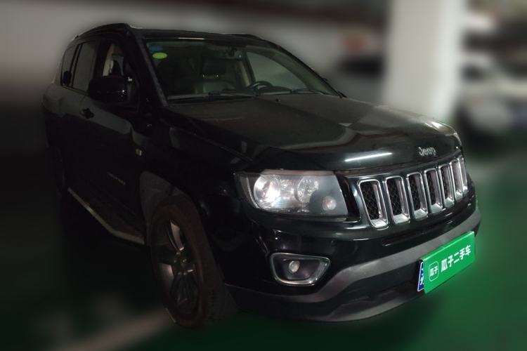 Used Jeep Compass 2014 2.4L four-wheel drive sport version Front Right 45 Deg