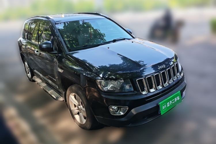 Used Jeep Compass 2014 2.4L four-wheel drive sport version Front Right 45 Deg