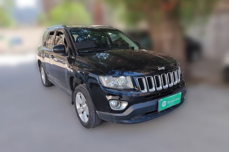 Used Jeep Compass 2014 2.4L four-wheel drive sport version Front Right 45 Deg