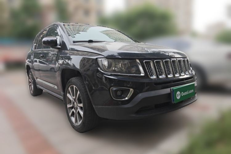 Used Jeep Compass 2014 2.4L four-wheel drive luxury navigation version Front Right 45 Deg