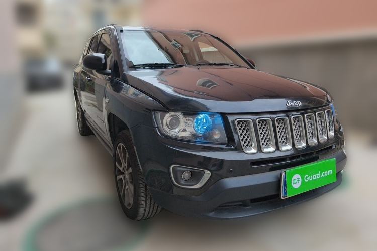 Used Jeep Compass 2014 2.4L four-wheel drive luxury version Front Right 45 Deg