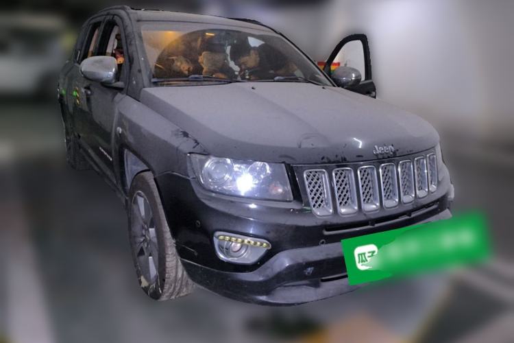 Used Jeep Compass 2014 2.0L two-wheel drive luxury version Front Right 45 Deg