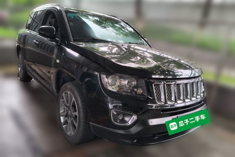 Used Jeep Compass 2014 2.0L two-wheel drive luxury version Front Right 45 Deg