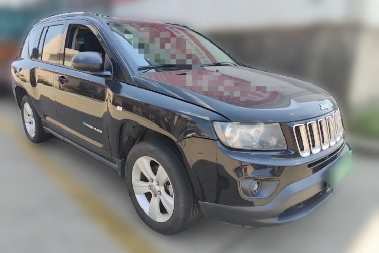 Used Jeep Compass 2014 2.0L two-wheel drive sport version Front Right 45 Deg