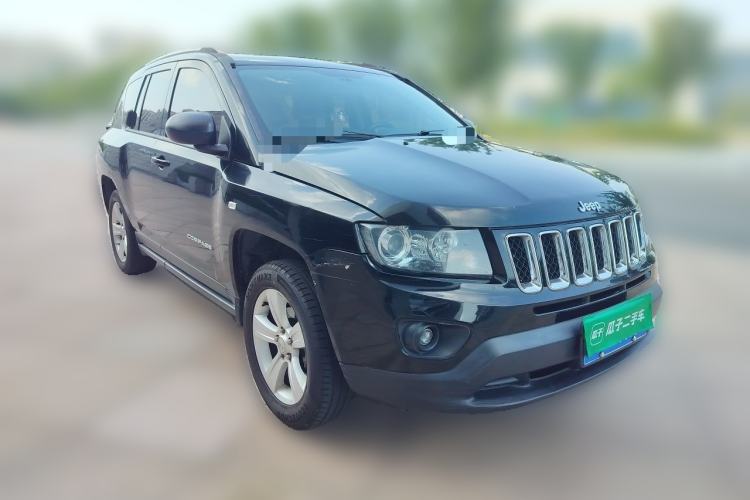 Used Jeep Compass 2014 2.0L two-wheel drive sport version Front Right 45 Deg