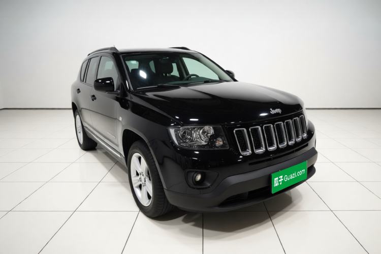 Used Jeep Compass 2014 Revised Version 2.0L Two-Wheel Drive Entry-Level Edition Front Right 45 Deg