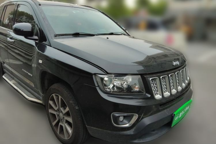 Used Jeep Compass 2014 Revised Version 2.4L Four-Wheel Drive Luxury Edition Front Right 45 Deg